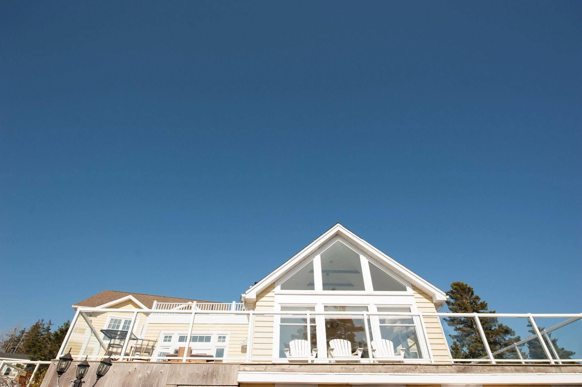 Oceanstone Seaside Resort Пеггис-Ков Экстерьер фото